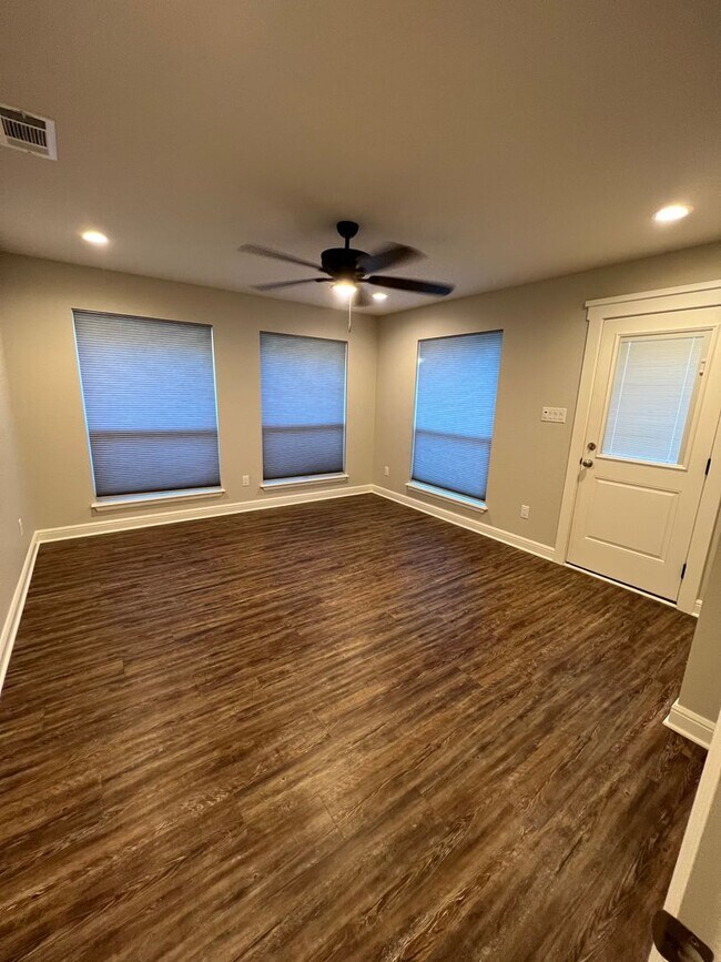 Foto del edificio - 5429 Meadow Ridge Dr