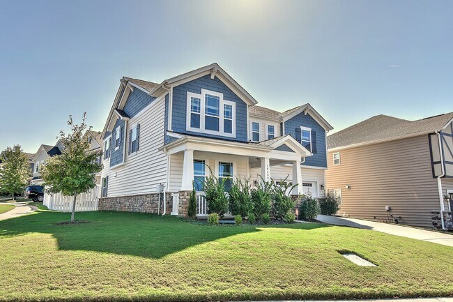 Building Photo - Stunning 5-Bedroom Home with 3 Full Baths.