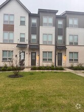 Building Photo - 15649 Lamon Ave