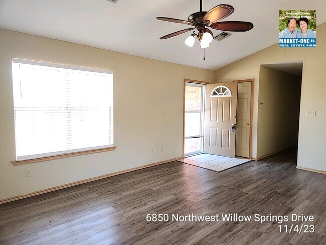 Foto del edificio - 6840 NW Willow Springs Dr