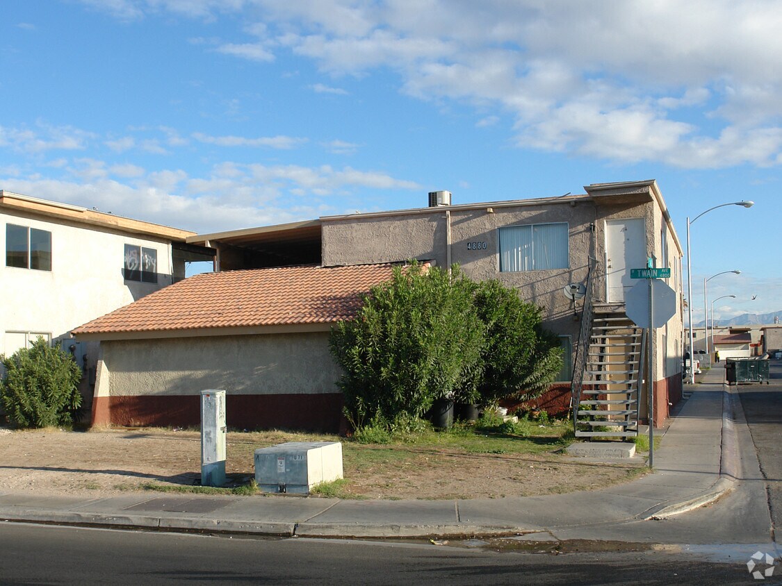 Building Photo - 4880 W Twain Ave