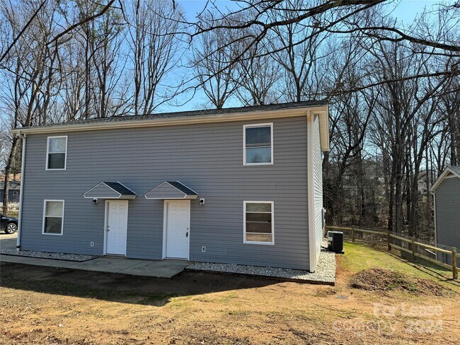 Building Photo - 795 White Oaks Rd