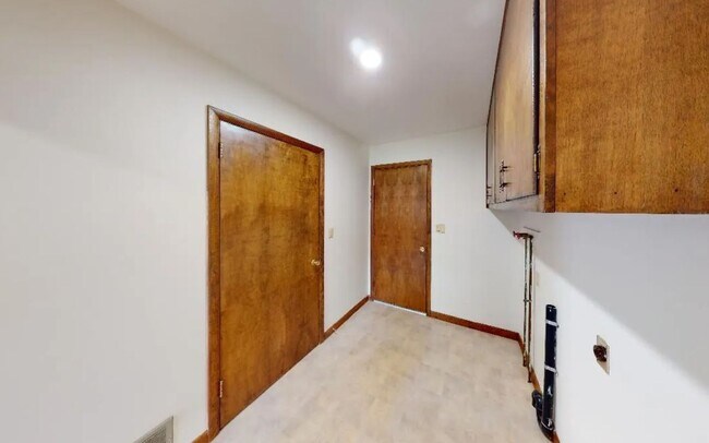 Building Photo - 2722 Stewart Dr