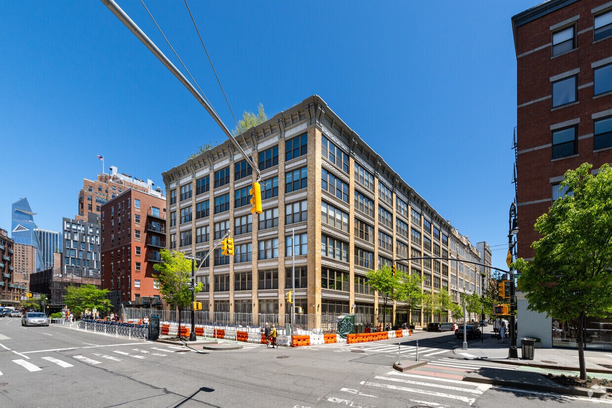 Primary Photo - 345 W 13th St