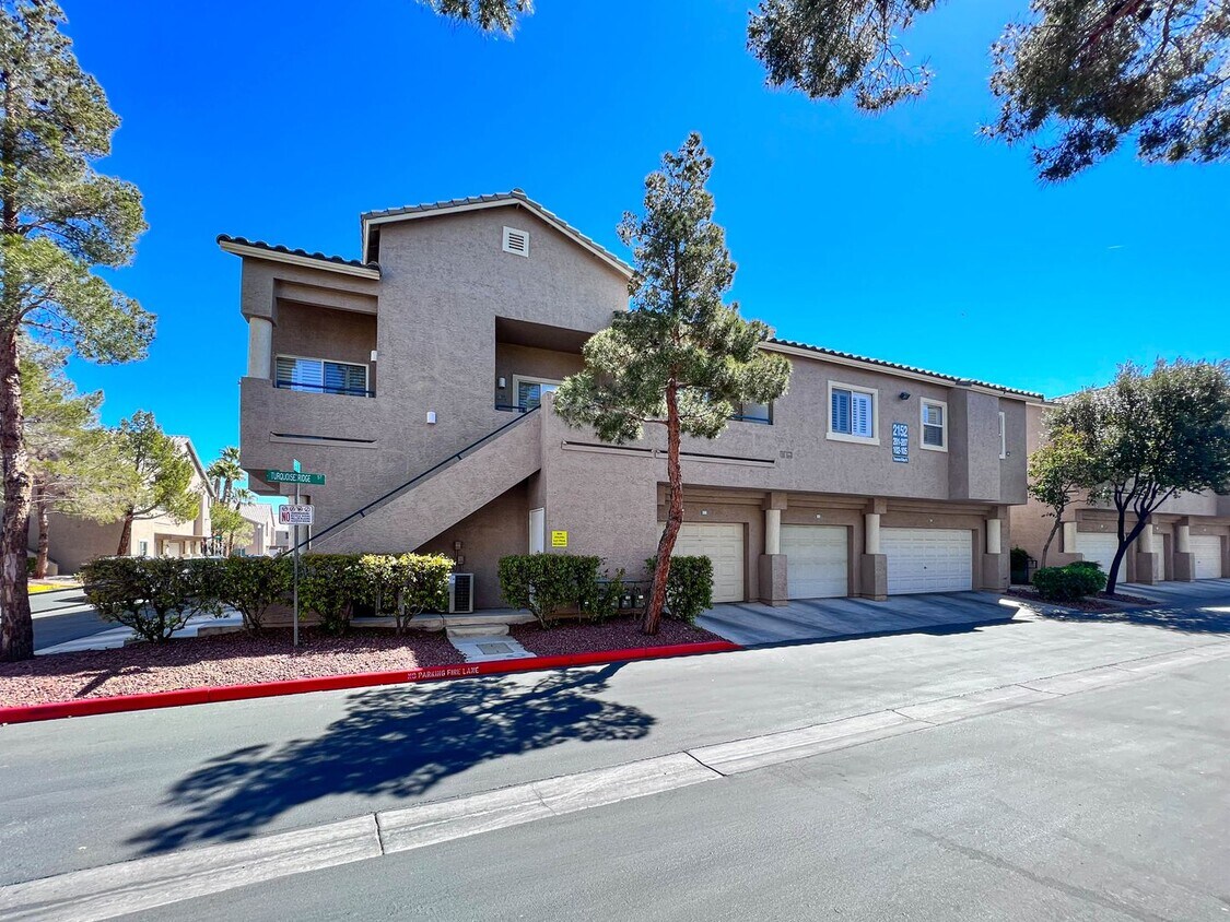 Primary Photo - A Beautiful 2 Bedroom Upstairs Condo in Su...