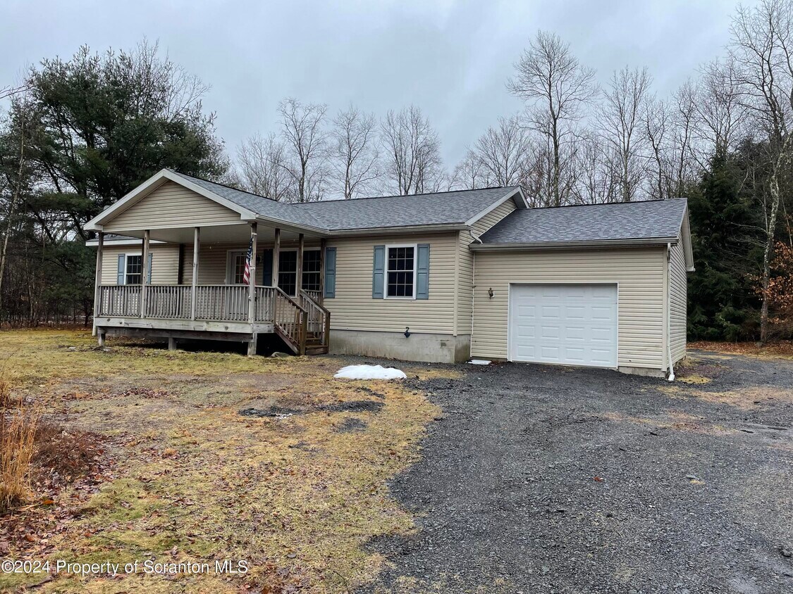 148 Ash Gap Rd, Spring Brook Township, PA 18444 House Rental in