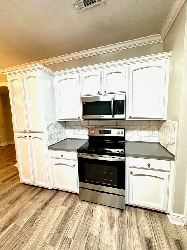 Foto del edificio - 14335 Park Meadow Dr