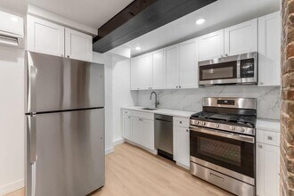 Building Photo - 306 Varick St