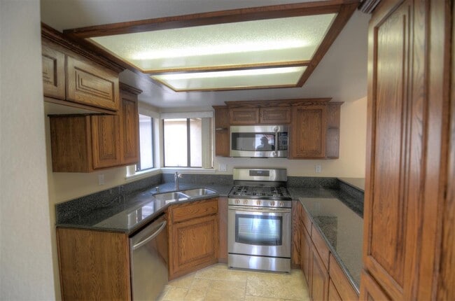 Building Photo - IMMACULATE UPGRADED CONDO!!!!