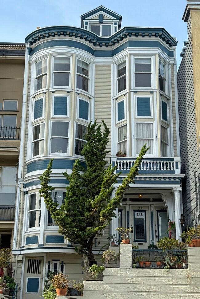 Building Photo - 837 Scott St