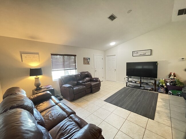 Building Photo - 1167 Urmey Ln