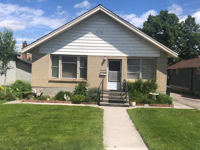 Primary Photo - ALL INCLUSIVE DARLING 1 BED 1 BATH DUPLEX-...