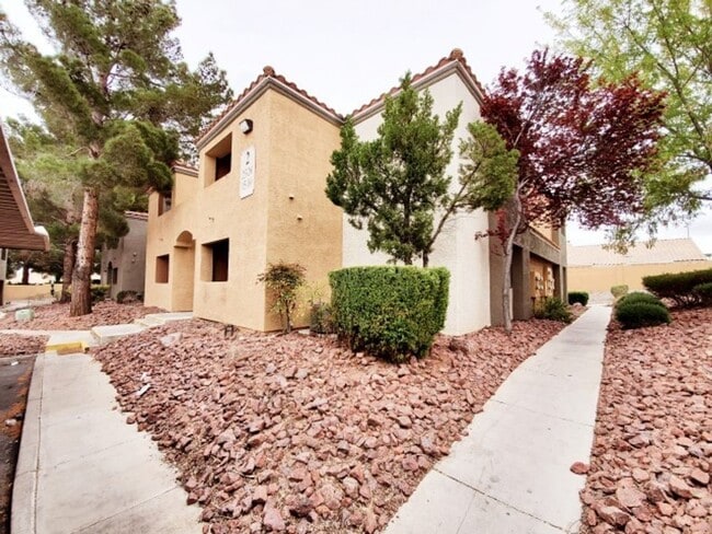 Foto del edificio - BEAUTIFUL 1 BEDROOM IN DESERT SHORES!