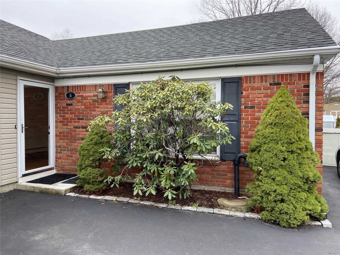 Primary Photo - 5 Park Woods Ln