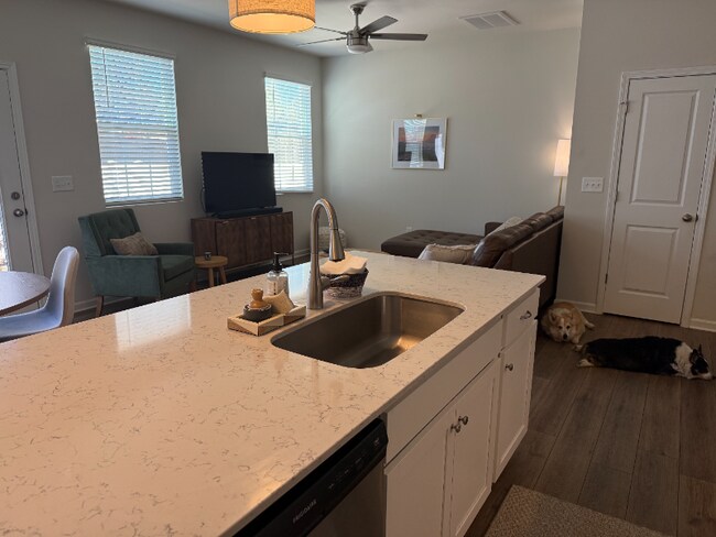 Foto del edificio - 114 Wethington Wy