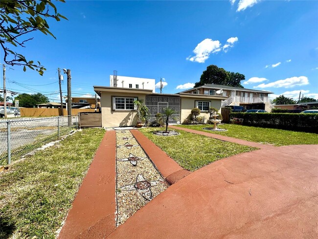 Foto del edificio - 307 E 5th St