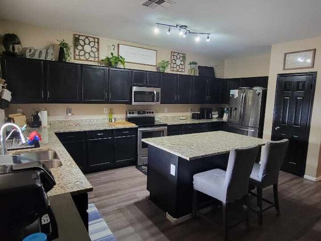 Building Photo - 43235 W Wild Horse Trail