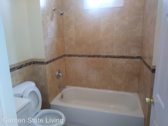 Building Photo - 5 br, 1 bath Apartment - 144 Columbia Avenue