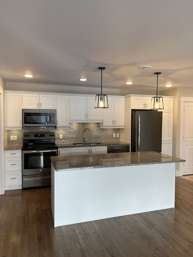 Building Photo - Hillside Park