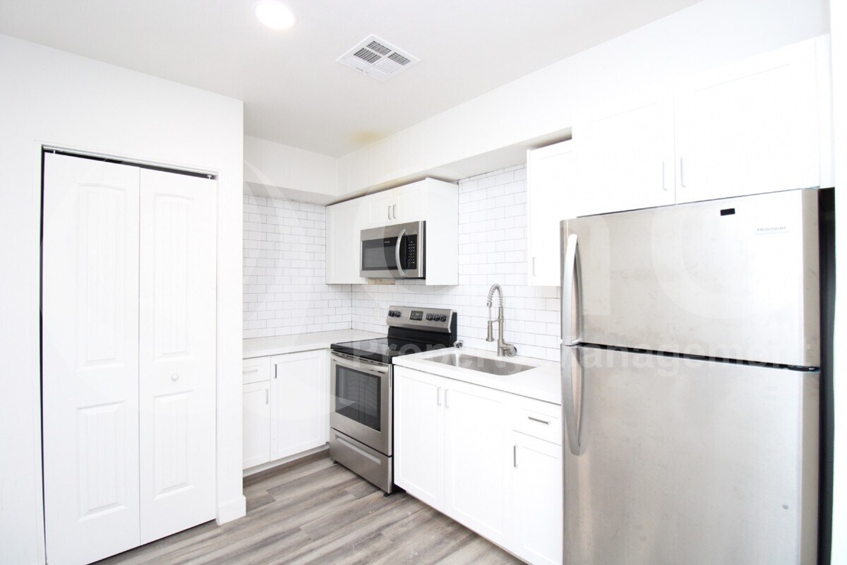 Foto principal - 312 N Hartford St