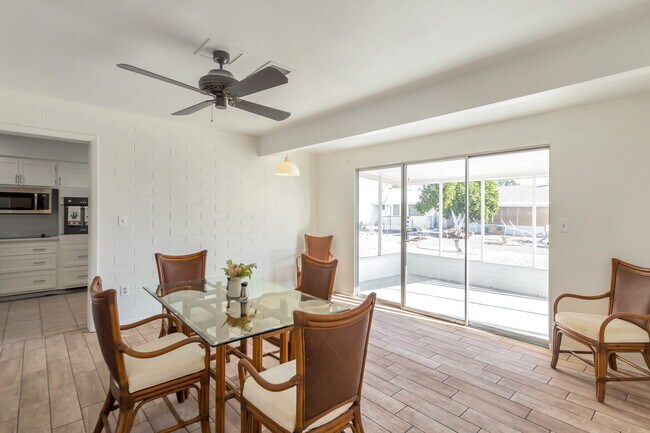 Large Dinning Room - 10740 W Sun City Blvd