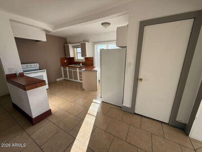 Foto del edificio - 1165 E 10th St