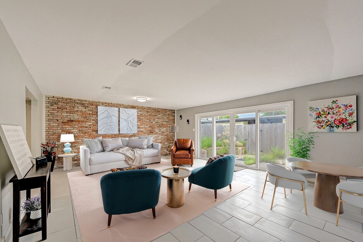 Primary Photo - 13194 Trail Hollow Dr