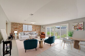 Building Photo - 13194 Trail Hollow Dr