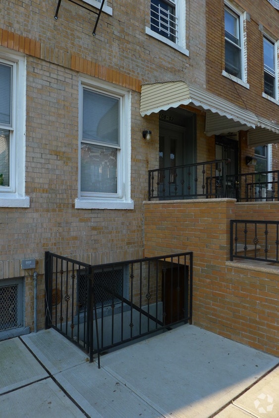 Building Photo - 108-52 39th Ave