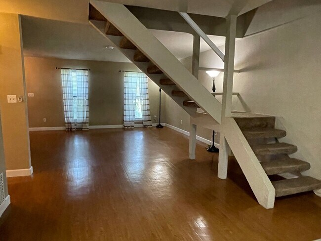Foto del edificio - MOVE IN SPECIAL $250 OFF FIRST MONTH'S REN...