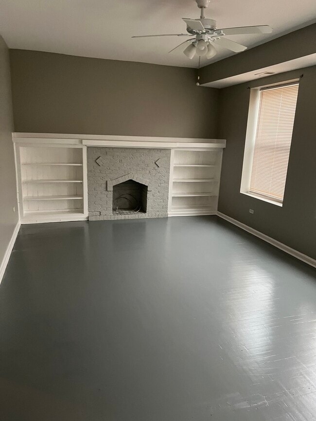 Building Photo - 8914 S Cottage Grove Ave