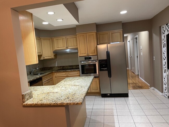 Building Photo - 32 Roanoke Ave