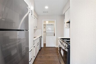 Building Photo - 200 Concho St