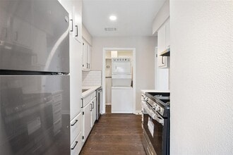 Building Photo - 200 Concho St