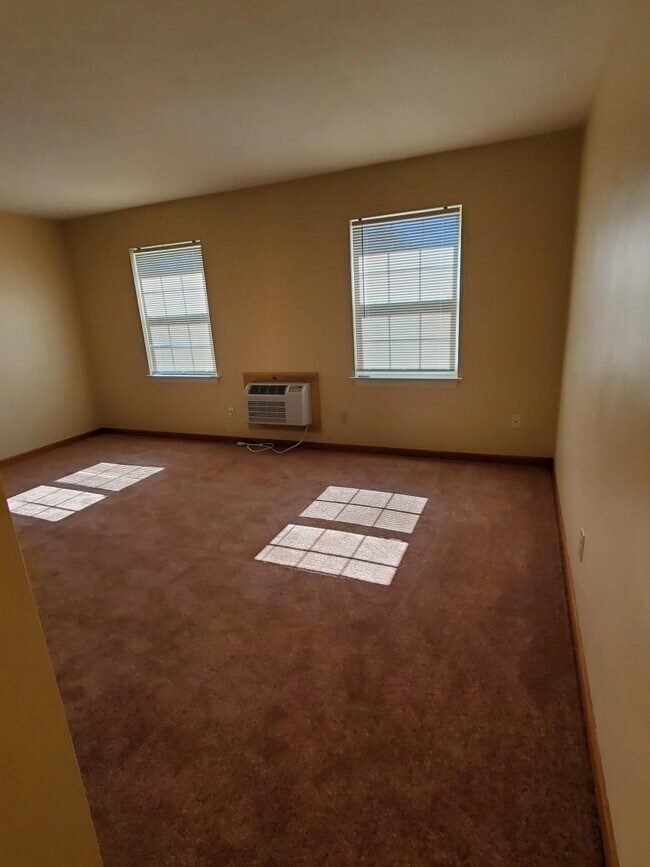 Living Room - 1833 Cambridge Ave SW