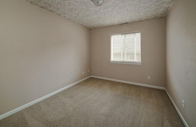 Building Photo - 4bd/2.5ba House with Washer/Dryer & Fully Fenced Yard!