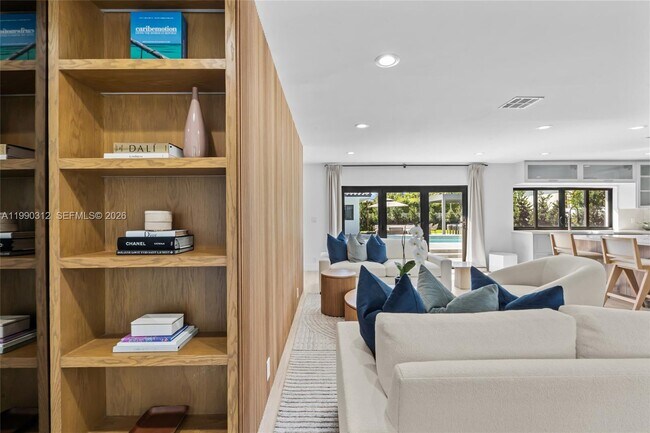 Foto del edificio - 116 W 1st Ct