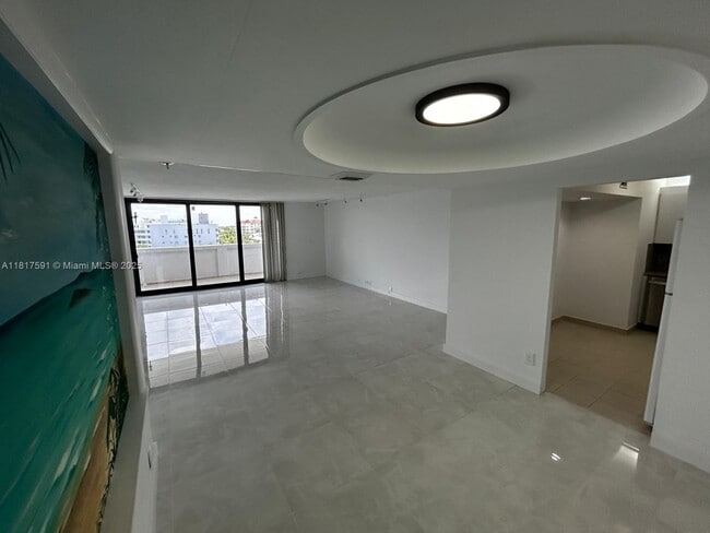 Building Photo - 10101 E Bay Harbor Dr