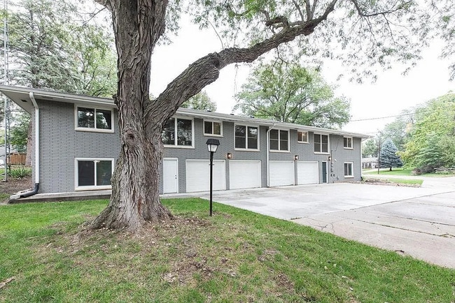 Building Photo - 2535 Saint Thomas Dr