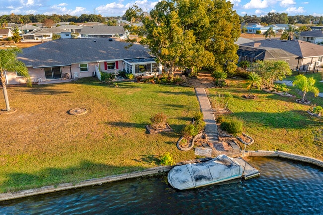 Foto del edificio - 1808 N Pebble Beach Blvd