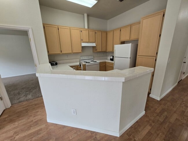 Foto del edificio - A Bright and Welcoming Home in East Davis