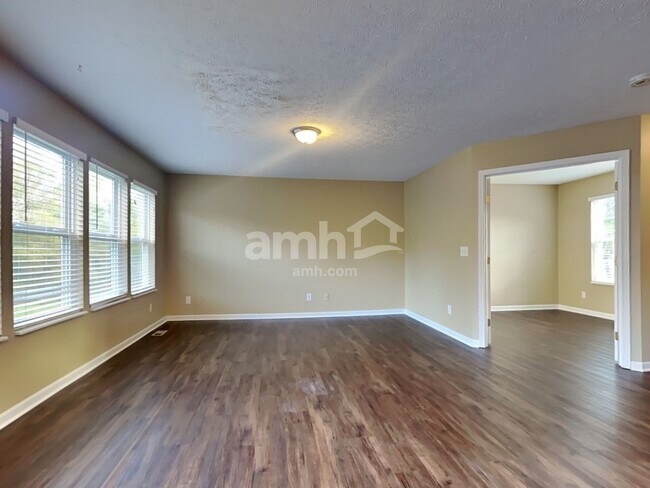Foto del edificio - 755 Elm Tree Dr