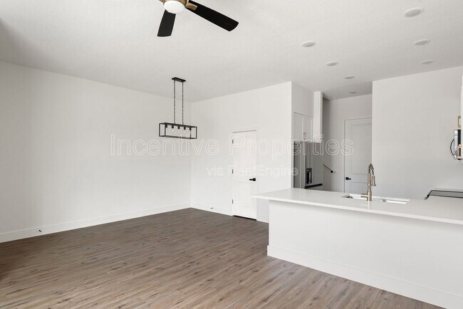 Photo - 437 Braddock Ave Townhome