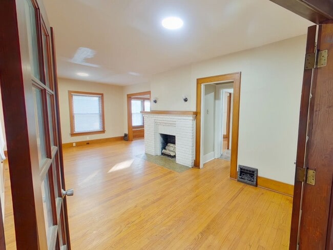 Building Photo - 207 S Erie Ave