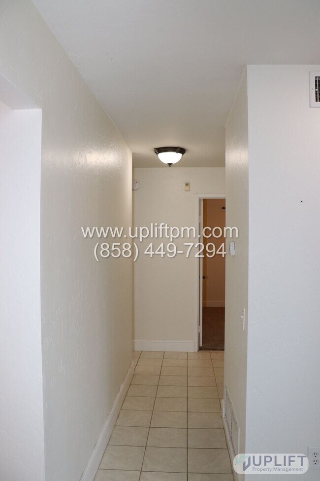 Building Photo - 4 BEDROOM/2 BATHROOM - MIRA MESA