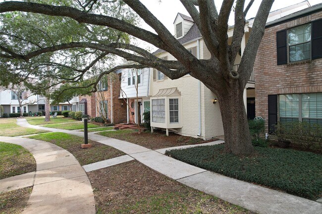 Foto del edificio - 14147 Misty Meadow Ln