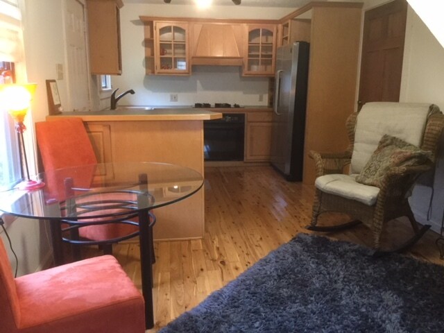 downstairs kitchen - 5355 Vanderbilt Ave