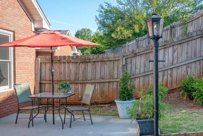 Foto del edificio - 1000 Eagle Pass Way