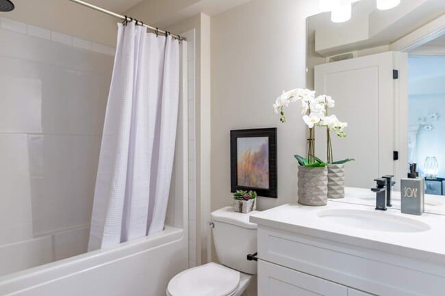 Building Photo - Maple Crest