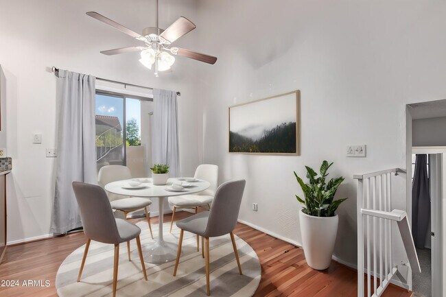 Foto del edificio - 921 W University Dr